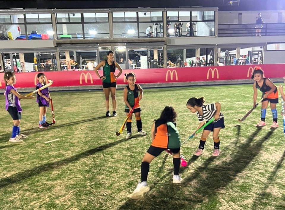El encuentro de hockey sobre césped en el Santiago Rugby Club en imágenes
