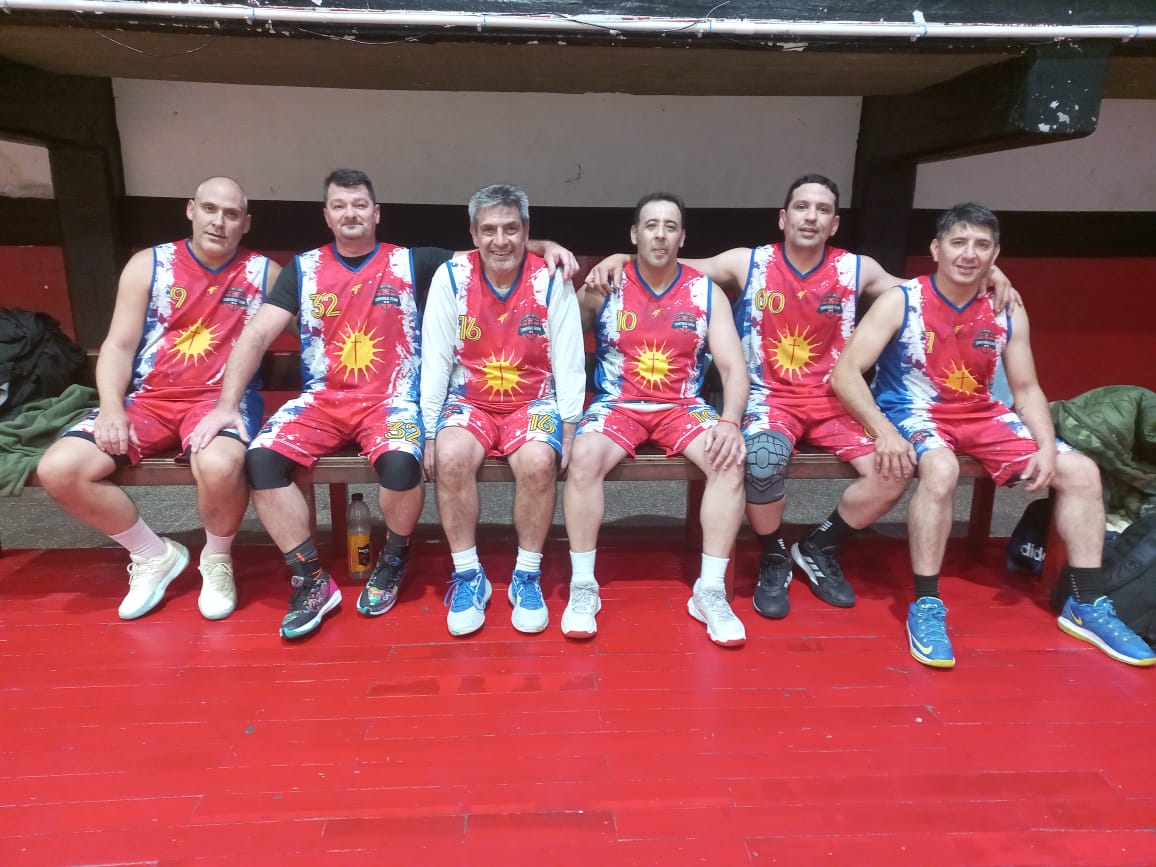 Maxibásquet: San Martín de Loreto y Santiago Team se fueron triunfantes en la noche de martes