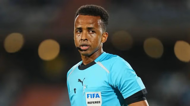 Recibieron como un héroe al árbitro somalí que iba a dirigir el Mundial y fue deportado por Estados Unidos